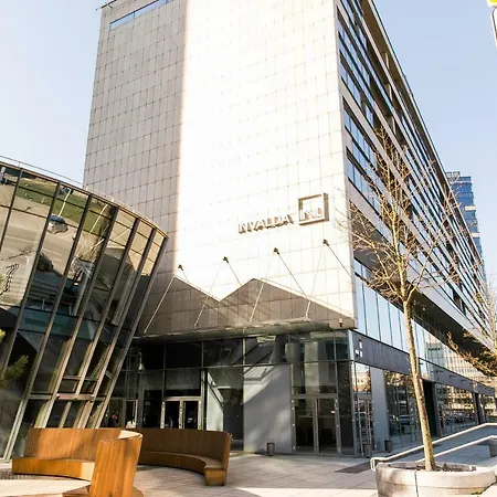 Gyneju - In Business Center